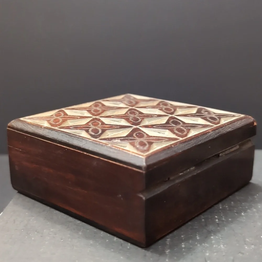 VGT, Handcrafted Wooden,Lidded Trinket Box with Marquetry Inlay. - Picture 4 of 10